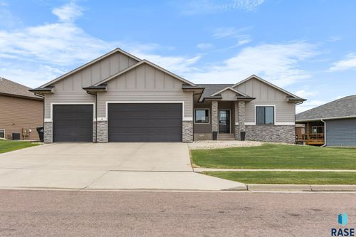 1917 S Firefly Dr, Sioux Falls, SD, 57110-8838 | Card Image