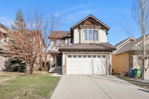 84 Everbrook Drive Sw, Home with 3 bedrooms, 2 bathrooms and 4 parking in Calgary AB | Card Image