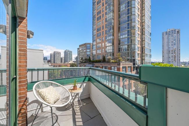 PH2 - 1226 Hamilton Street, Condo with 3 bedrooms, 2 bathrooms and 2 parking in Vancouver BC | Image 24