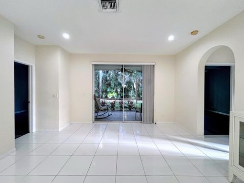 2-7910 Laina Ln, Boynton Beach, FL, 33437-8417 | Card Image