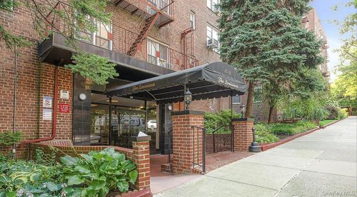 apt-3w-67-30 Clyde St, Forest Hills, NY, 11375-4069 | Card Image