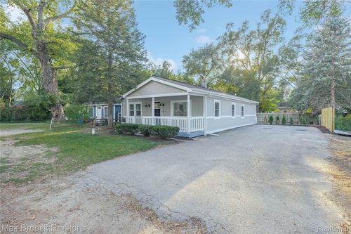 3187 Woodlawn St, Commerce Township, MI, 48390-1493 | Card Image