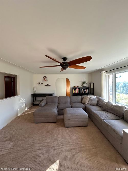 176 Perrydale St, Rochester Hills, MI, 48306-3445 | Card Image