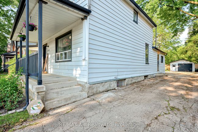 239 Nile St, House other with 4 bedrooms, 2 bathrooms and 8 parking in Stratford ON | Image 5