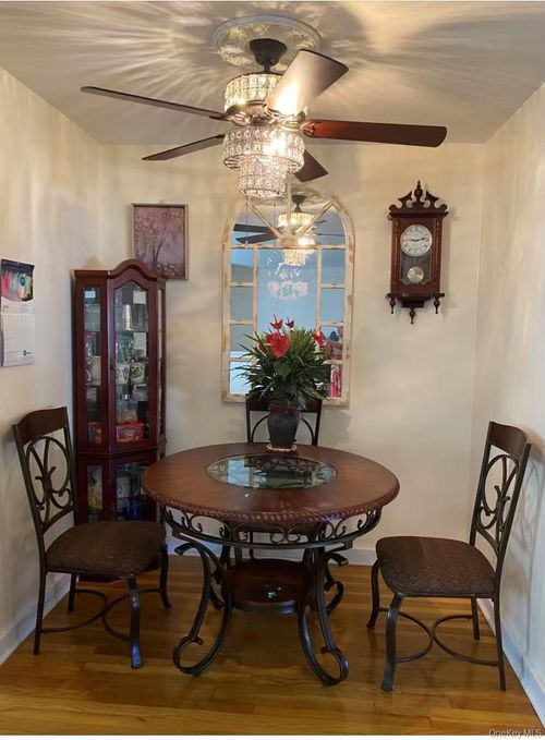 b-6912 138th St, Kew Garden Hl, NY, 11367-1632 | Card Image