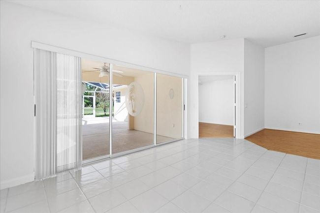 7747 Se Spicewood Cir, Home with 2 bedrooms, 2 bathrooms and null parking in Hobe Sound FL | Image 5