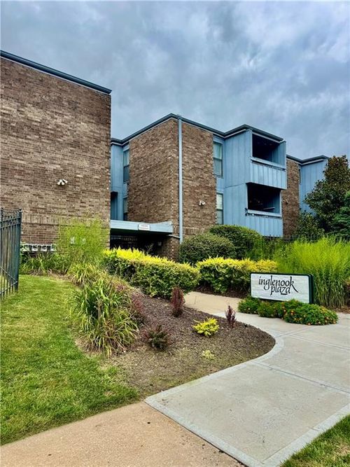 apt-6-4057 Walnut St, Kansas City, MO, 64111-1759 | Card Image