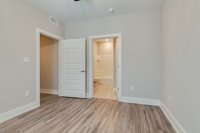 UNIT-105 - 115 W Jones St, Condo with 2 bedrooms, 2 bathrooms and null parking in Krum TX | Image 13