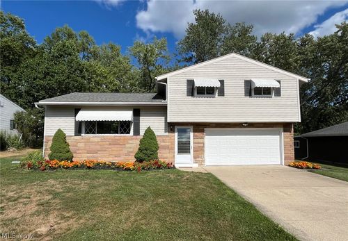 9909 Cynthia Dr, Twinsburg, OH, 44087-1305 | Card Image