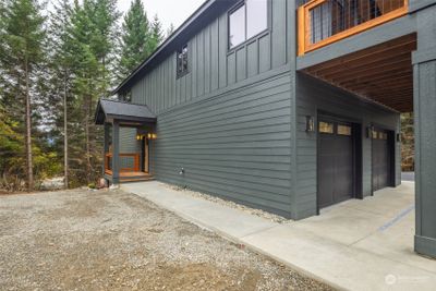 entrance of home with large mud bench upon entry | Image 3