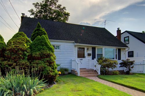 126 Walton Ave, Uniondale, NY, 11553-1228 | Card Image