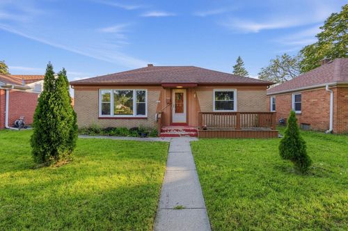 5425 W Lincoln Creek Dr, Milwaukee, WI, 53218-5723 | Card Image