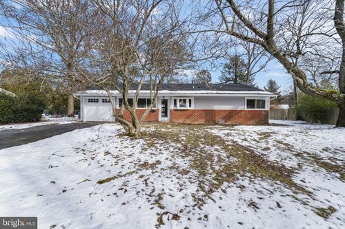 20 Stockton Rd, Kendall Park, NJ, 08824-1212 | Card Image