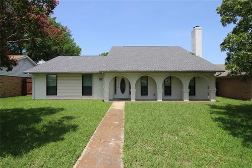 2805 Meadow Park Dr, Garland, TX, 75040-1935 | Card Image