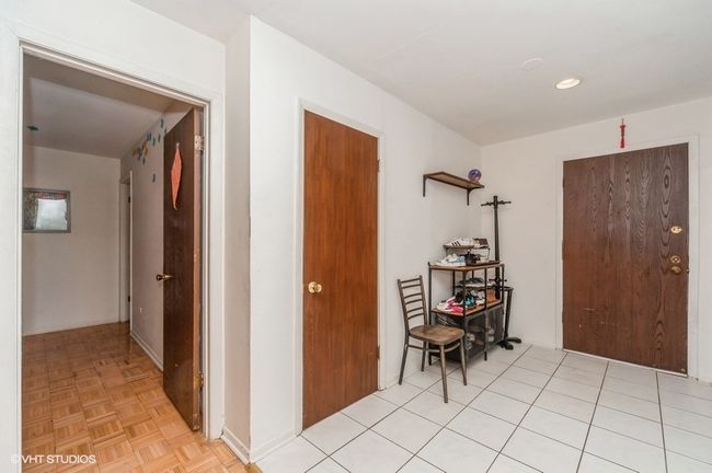 APT-101 - 1002 Castilian Ct, Condo with 2 bedrooms, 2 bathrooms and 1 parking in Glenview IL | Image 11