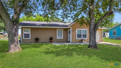 82 Bayou Dr, Port Lavaca, TX, 77979-5523 | Card Image