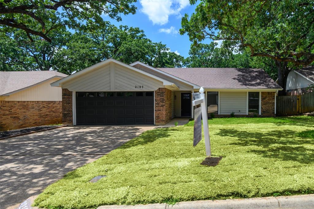 Reverchon Dr, Arlington, TX 76017