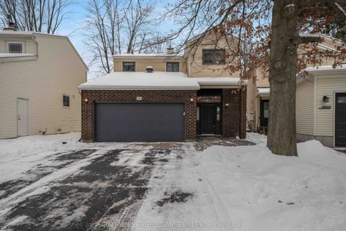 3831 Autumnwood St, Gloucester, ON, K1T2G9 | Card Image