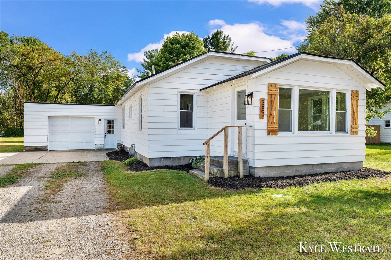 Barton St, Newaygo, MI 49337