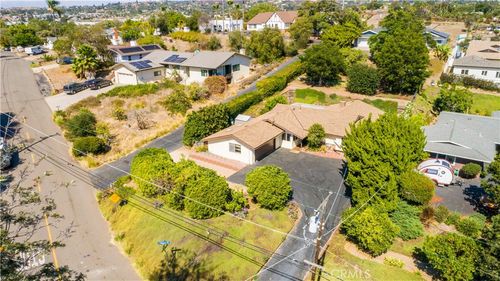1065 Anza Ave, Vista, CA, 92084-4522 | Card Image