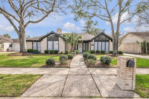7715 Coachwood Dr, Houston, TX, 77071-2304 | Card Image