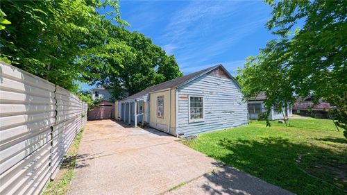 8215 Woodward St, Houston, TX, 77051-1327 | Card Image