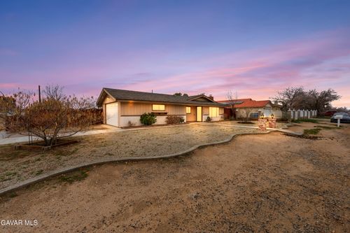 8260 Greenwood Ave, California City, CA, 93505-2692 | Card Image