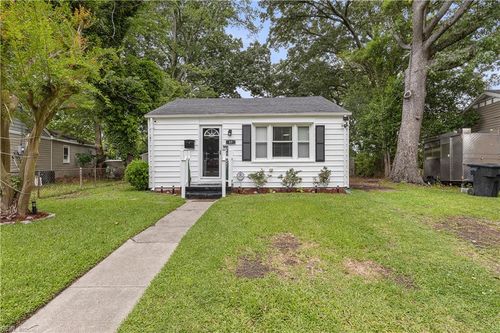 57 Pollux Cir W, Portsmouth, VA, 23701-2029 | Card Image