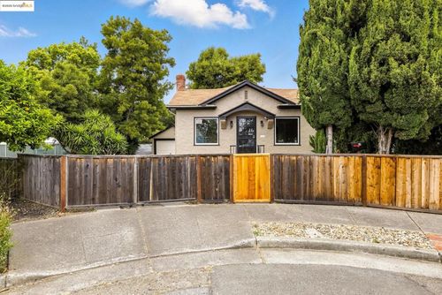 30 Murdock Ct, Oakland, CA, 94605-1627 | Card Image