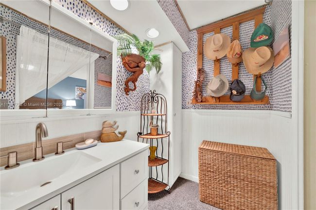 9381 Nw 41 St Pl, House other with 4 bedrooms, 3 bathrooms and null parking in Sunrise FL | Image 16
