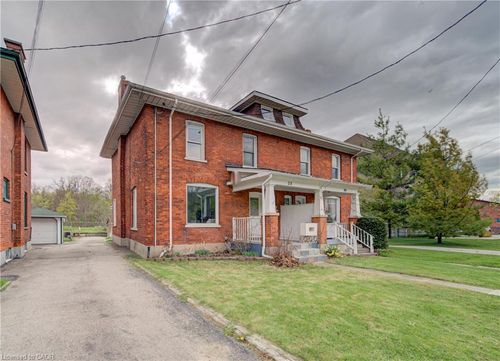28 Willow St, Paris, ON, N3L2K6 | Card Image