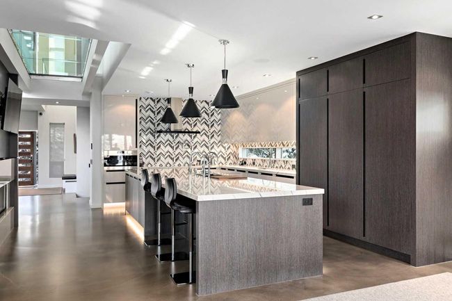 25 Posthill Drive Sw, House other with 4 bedrooms, 4 bathrooms and 8 parking in Calgary AB | Image 9