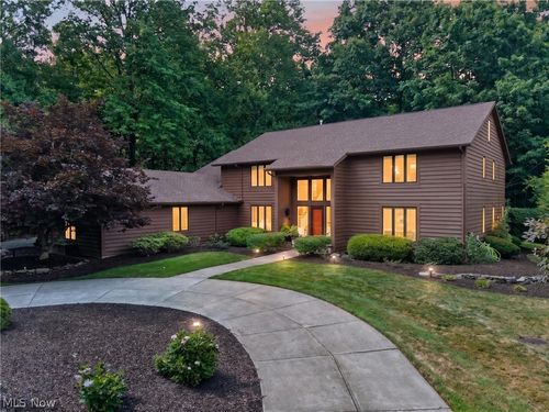 2571 Cedarwood Rd, Pepper Pike, OH, 44124-4247 | Card Image
