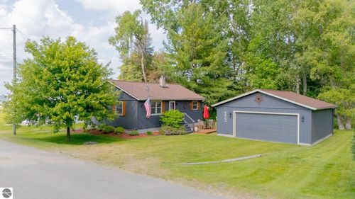 122 Pinewood Rd, Houghton Lake, MI, 48629-9217 | Card Image