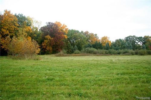 68 Donegal Ct, Fenton, MI, 48430 | Card Image