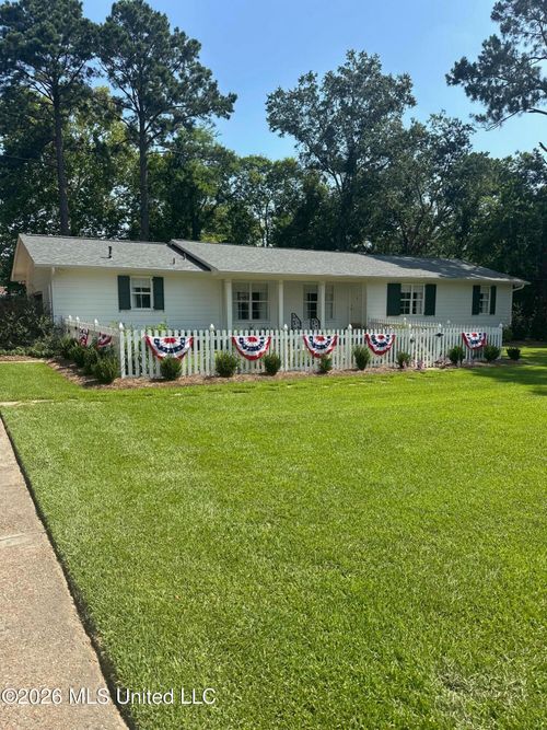 208 Saint Augustine Drive, Madison, MS, 39110 | Card Image