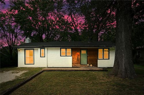 360 Peculiar Dr, Peculiar, MO, 64078-9590 | Card Image