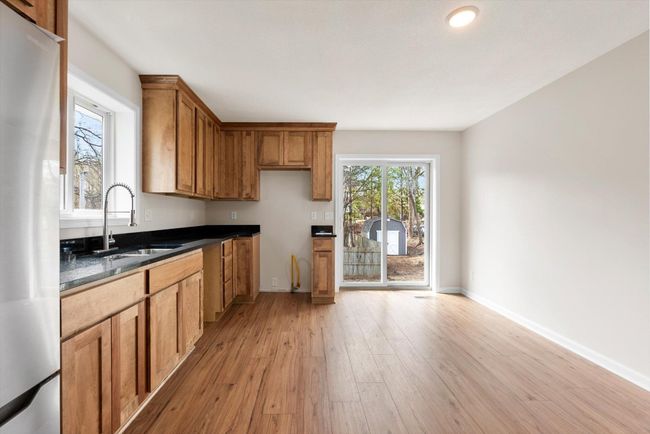 eat-in kitchen | Image 8