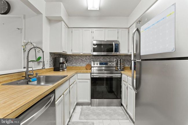 10464 Paradise Ct, Townhouse with 3 bedrooms, 2 bathrooms and null parking in MANASSAS VA | Image 12