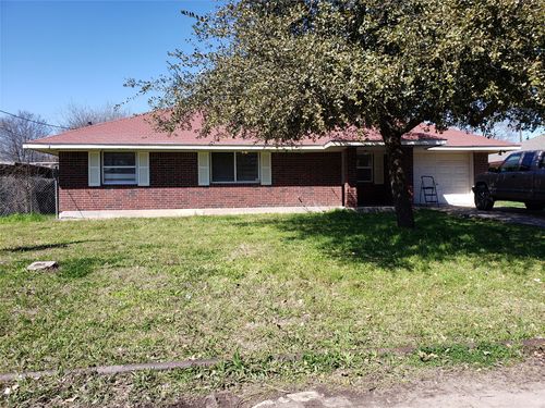 102 Avenue G, Lacy Lakeview, TX, 76705-1816 | Card Image