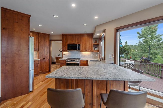Kitchen bar with a view | Image 11