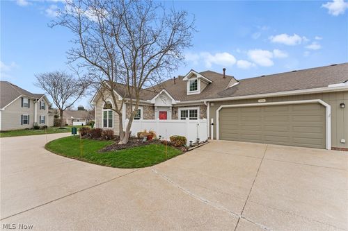 8228 Cyrus Ln, Northfield, OH, 44067-3233 | Card Image