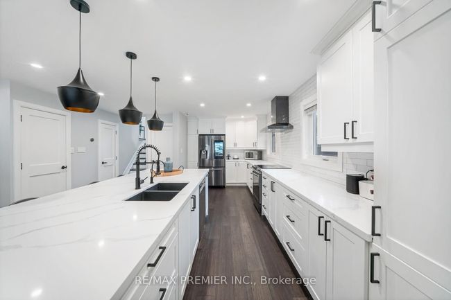 122 Robert Hicks Dr, House attached with 6 bedrooms, 5 bathrooms and 2 parking in North York ON | Image 7