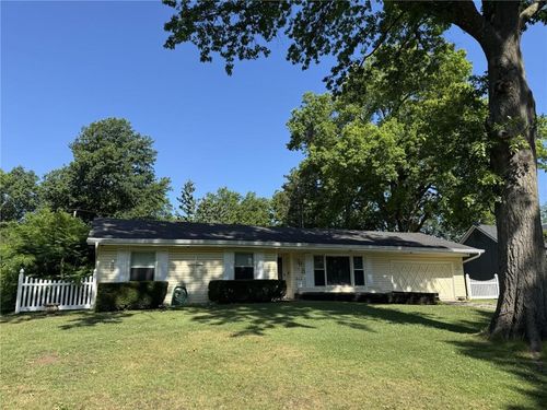 8112 Dearborn Dr, Prairie Village, KS, 66208-4825 | Card Image