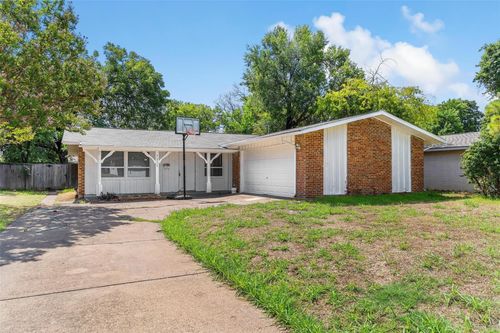 3230 High Vista Dr, Dallas, TX, 75234-7742 | Card Image