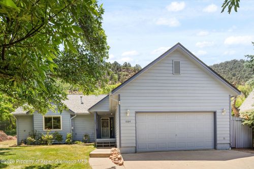 1064 Park West Dr, Glenwood Springs, CO, 81601-4524 | Card Image