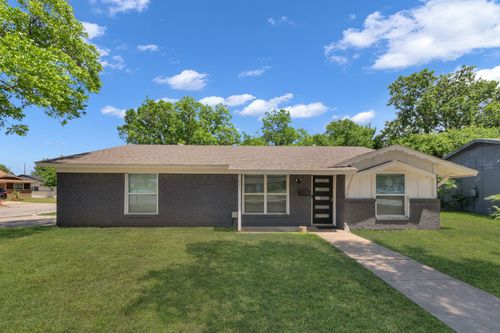 821 Lovers Ln, Grapevine, TX, 76051-4132 | Card Image