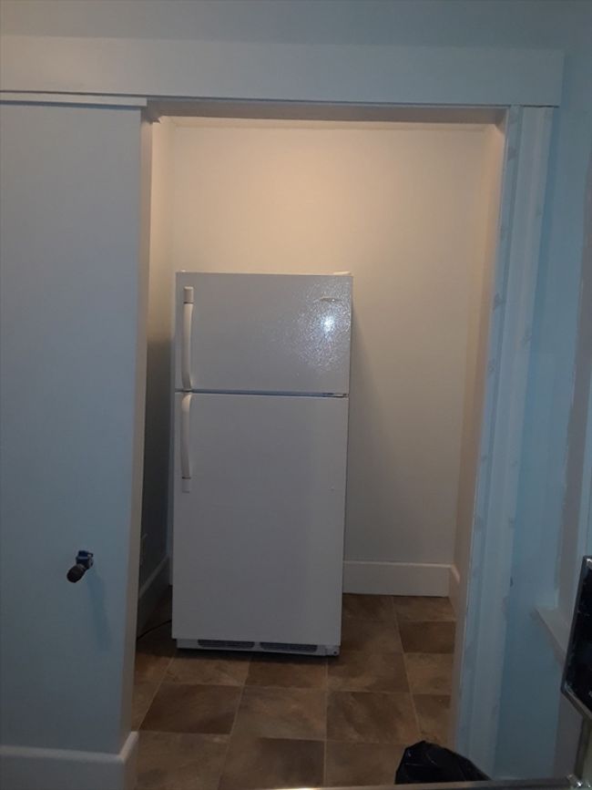 APT-3 - 8 Manor St, Condo with 2 bedrooms, 1 bathrooms and null parking in Worcester MA | Image 4