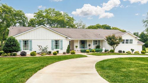 122 Fairways Dr, Hendersonville, TN, 37075-2611 | Card Image