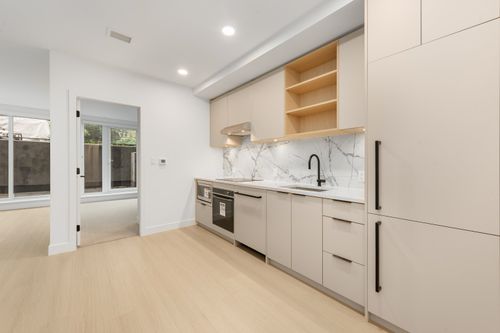 117-422 E 3rd St, North Vancouver, BC, V7L | Card Image